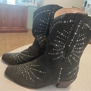 Cowboy boots super cute